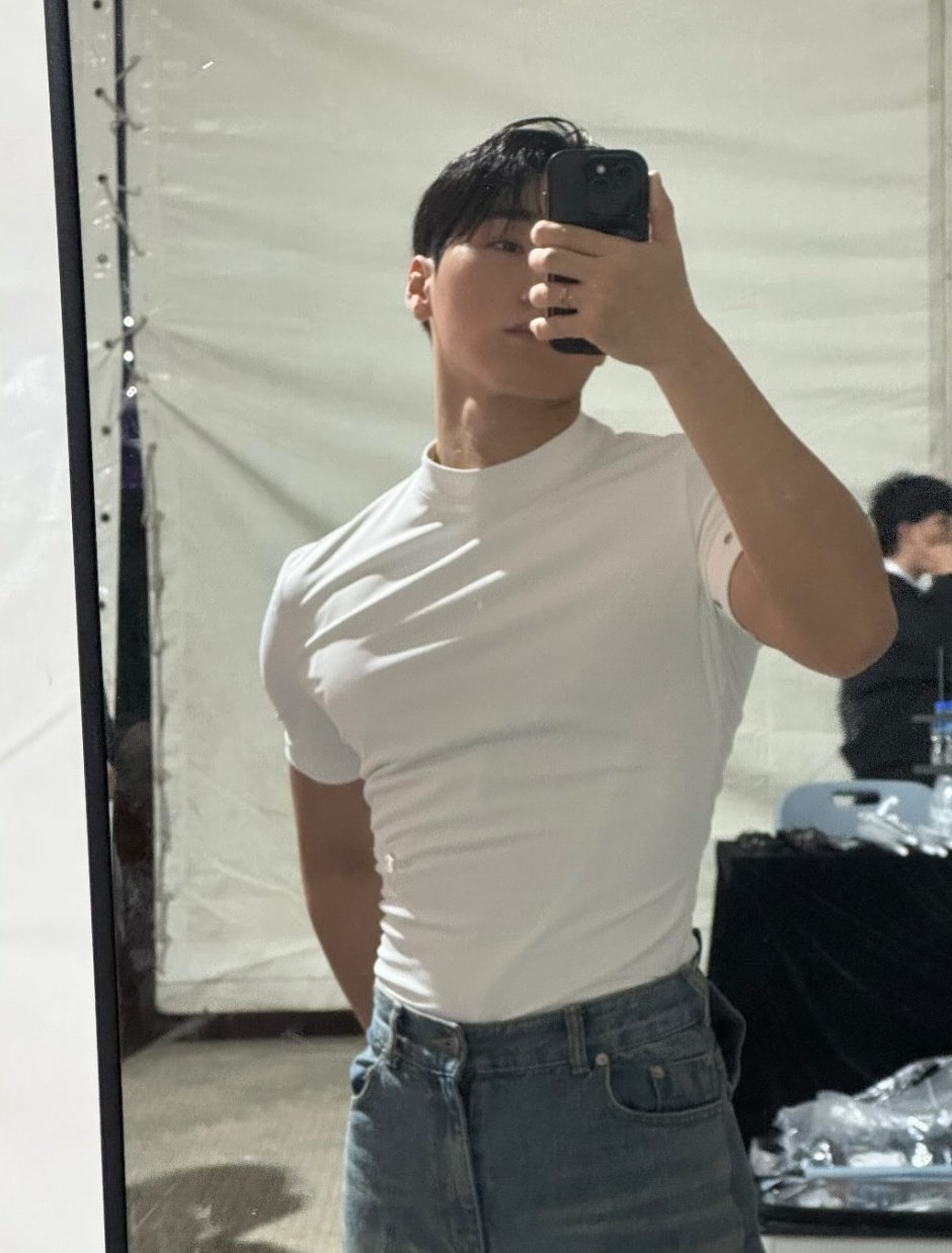 崔傘 (ATEEZ)的最新照片