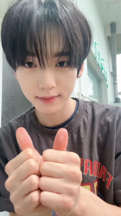 Recent activity shot of Han Yujin (ZEROBASEONE)