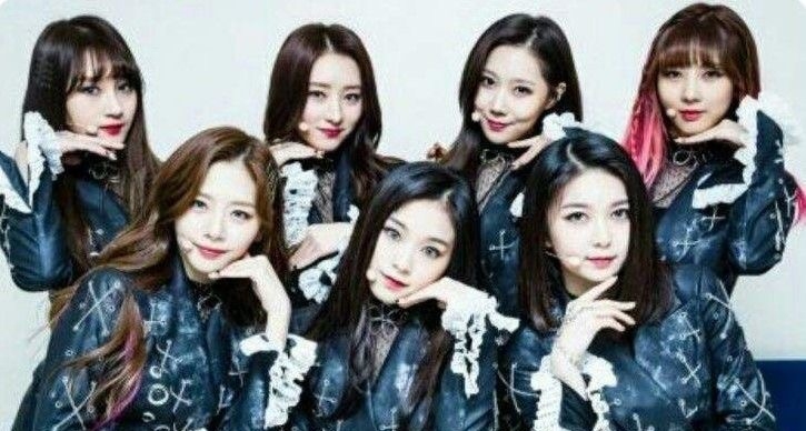 A moment captured by DREAMCATCHER's fan