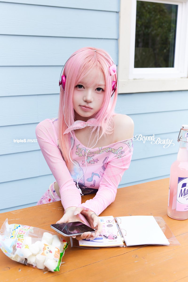 Latest photo of tripleS