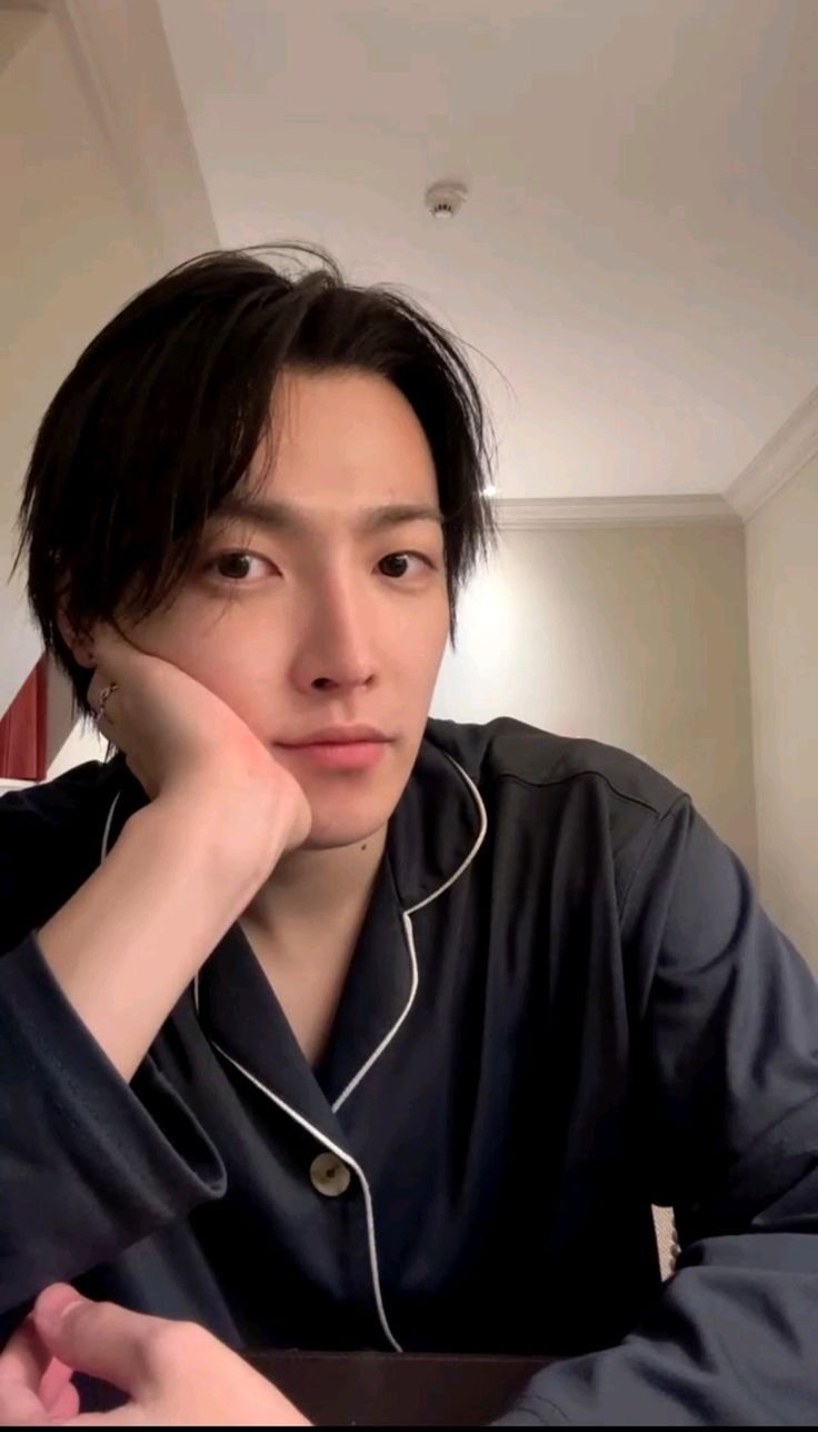 Behind-the-scenes cut of Hongjoong (ATEEZ)