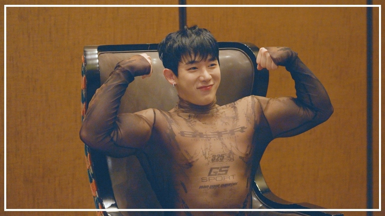 A moment captured by Wonho's fan