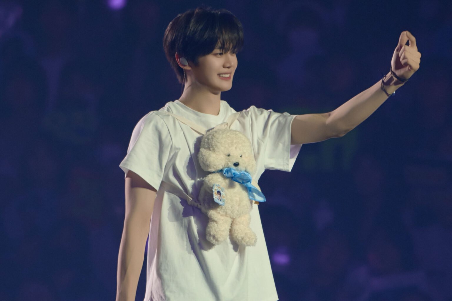 A moment captured by Kim Gyuvin (ZEROBASEONE)'s fan