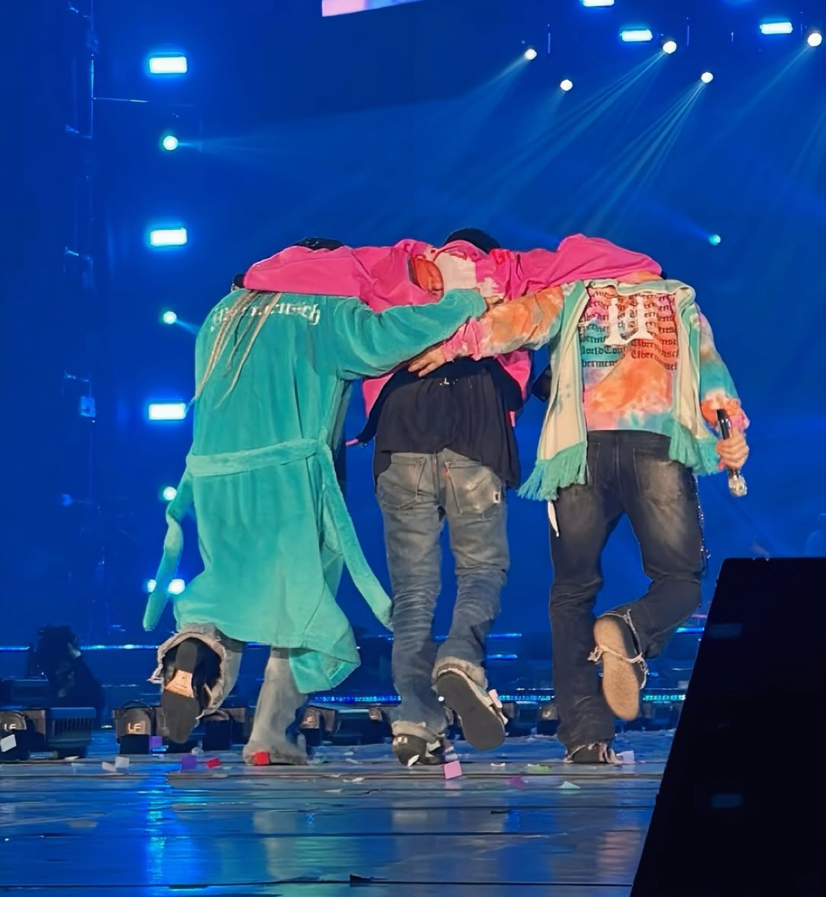 Foto aktivitas terbaru G-DRAGON (BIGBANG)