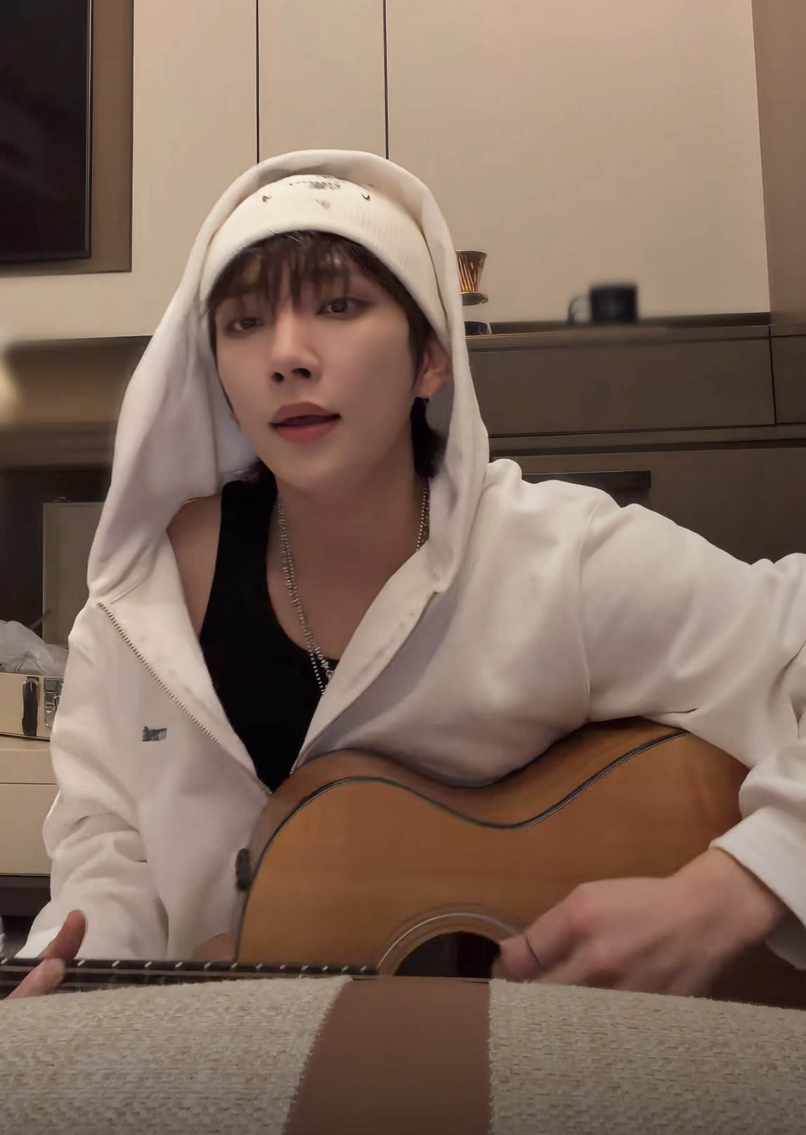 Behind-the-scenes cut of Joshua (SEVENTEEN)