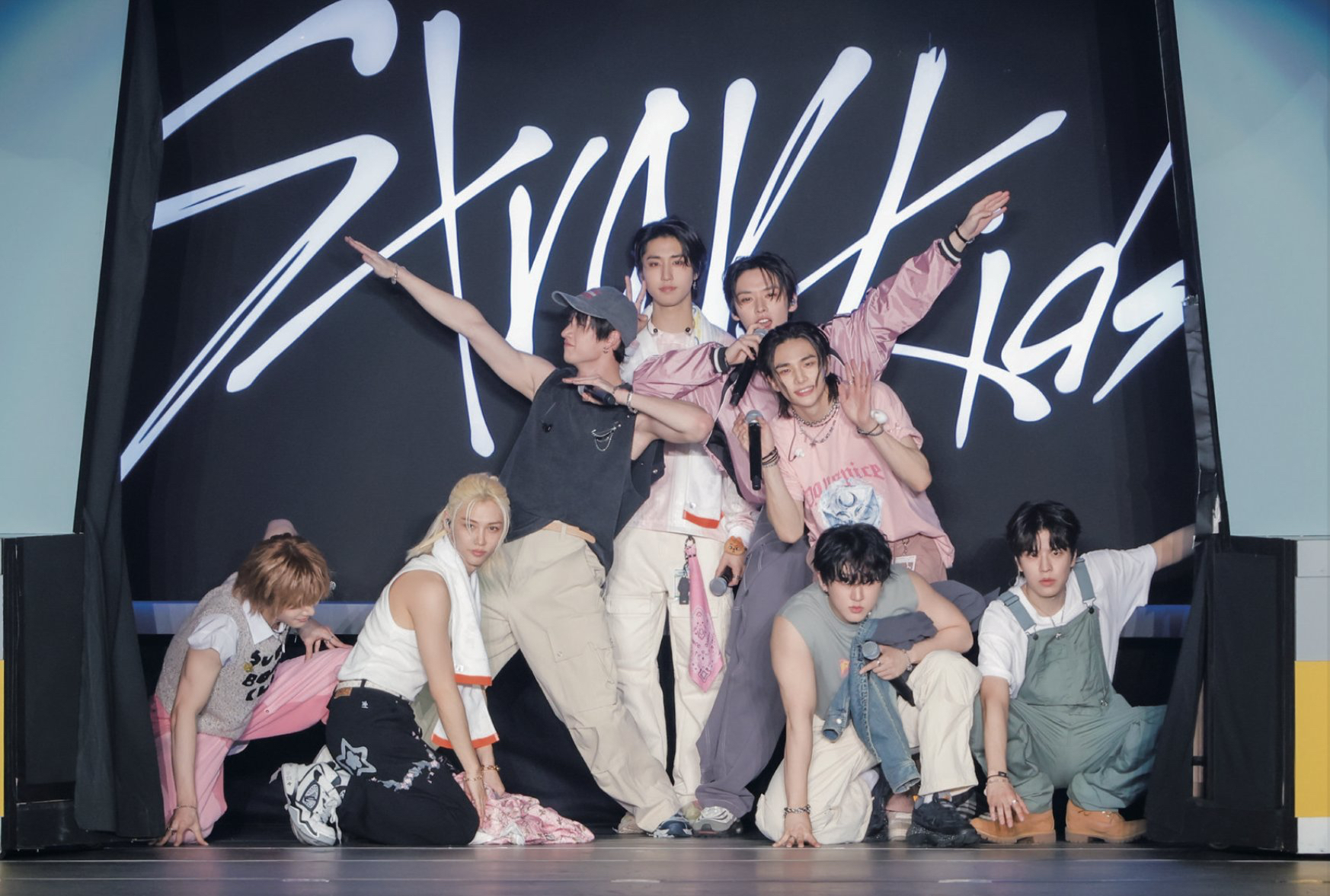 Stray Kids의 비하인드 컷