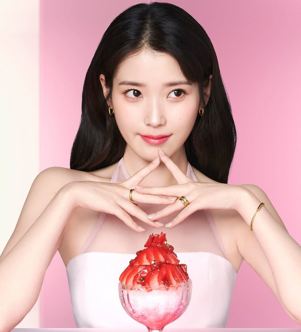 Behind-the-scenes cut of IU