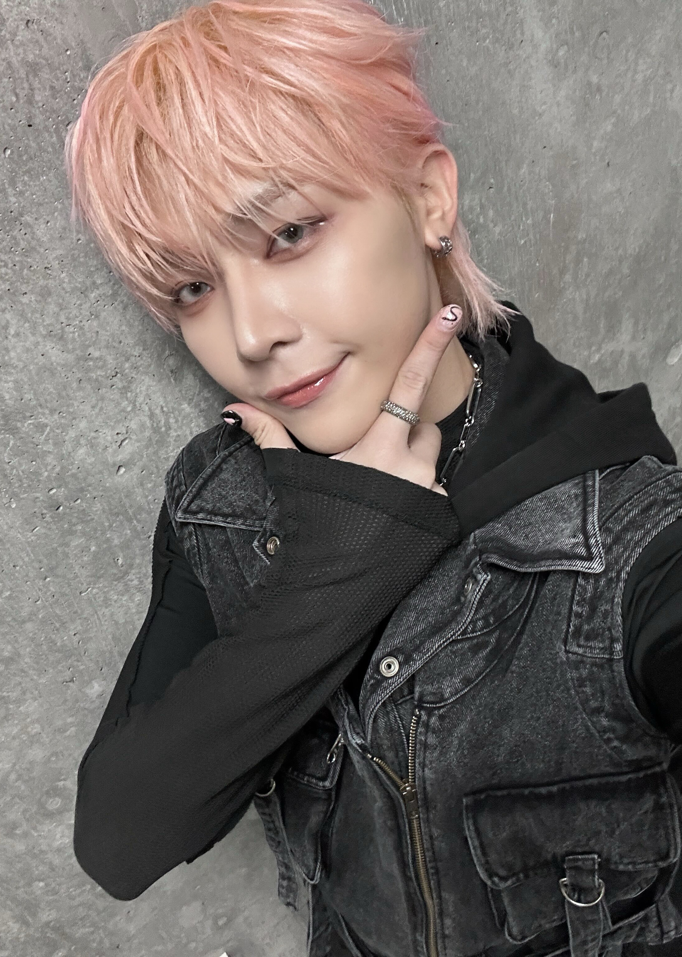 Nicholas (&TEAM)的最新照片