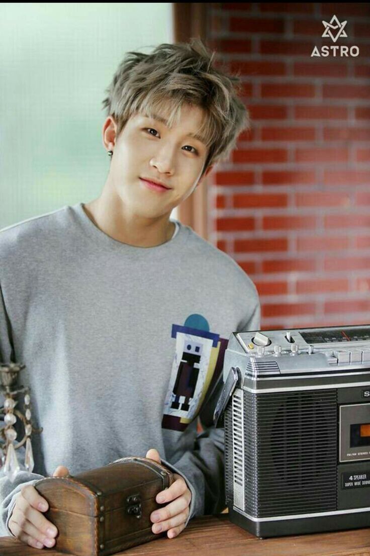 Jinjin (ASTRO)的最新照片