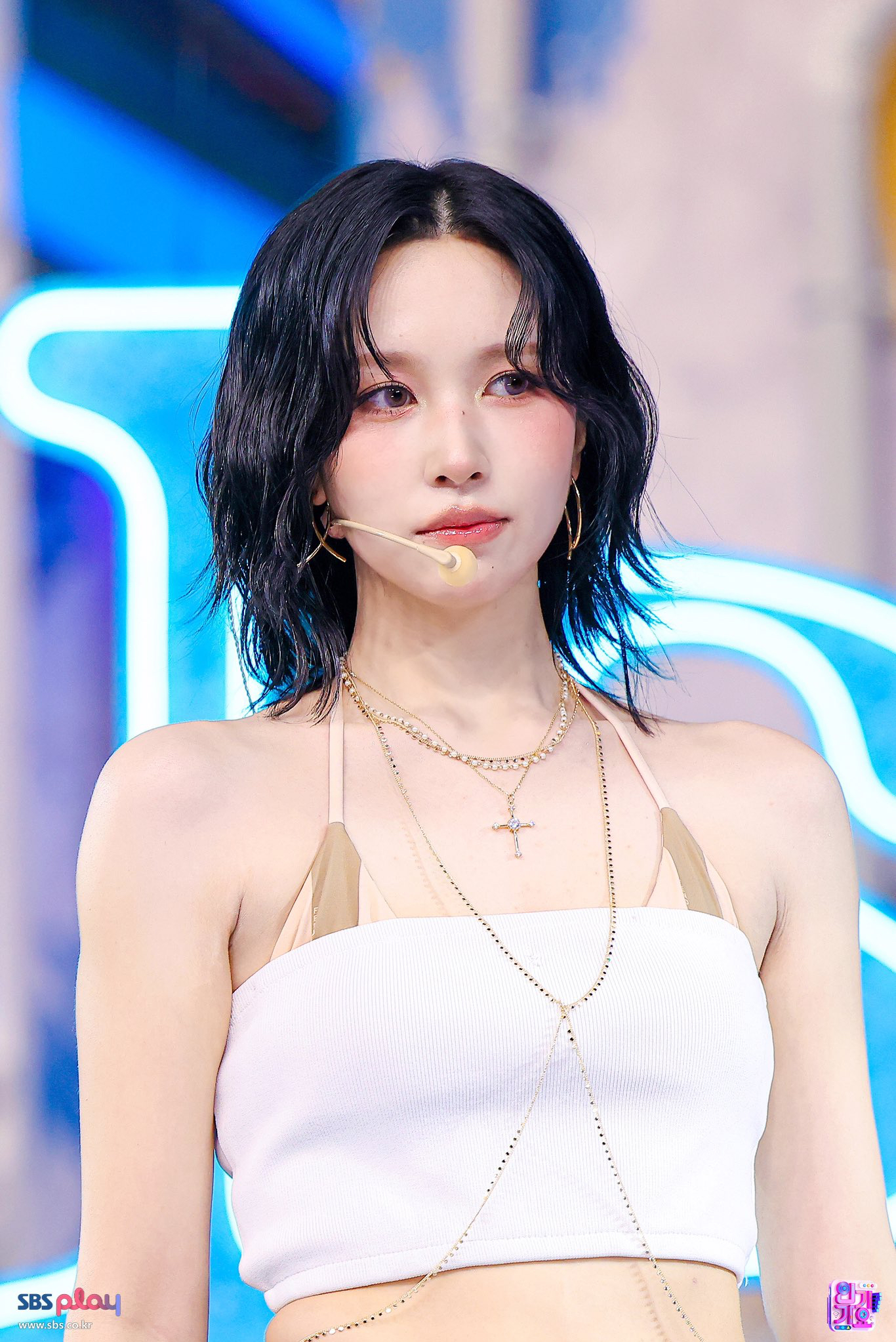 Behind-the-scenes cut of Mina (TWICE)