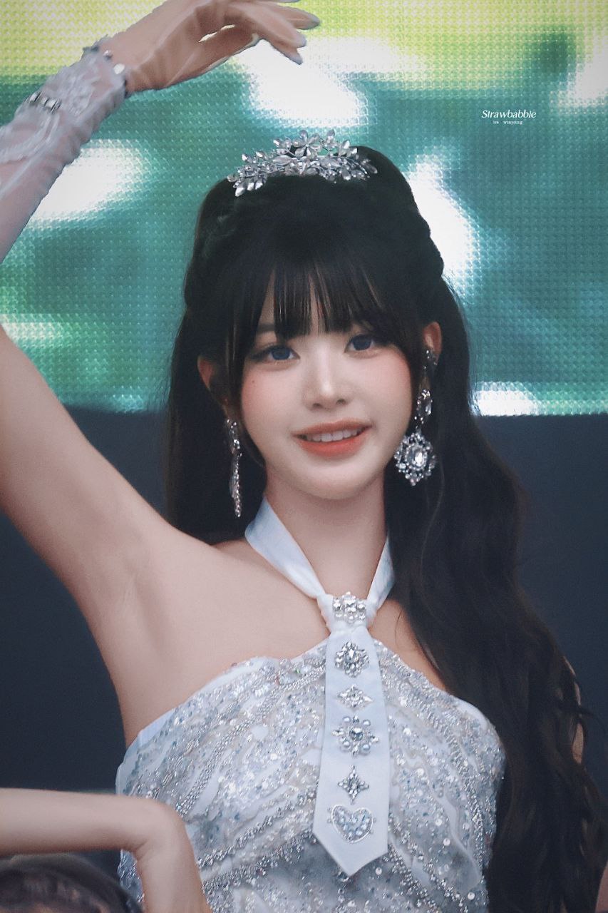 A moment captured by Jang Wonyoung (IVE)'s fan