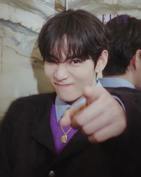 뷔 (방탄소년단)의 최신 사진