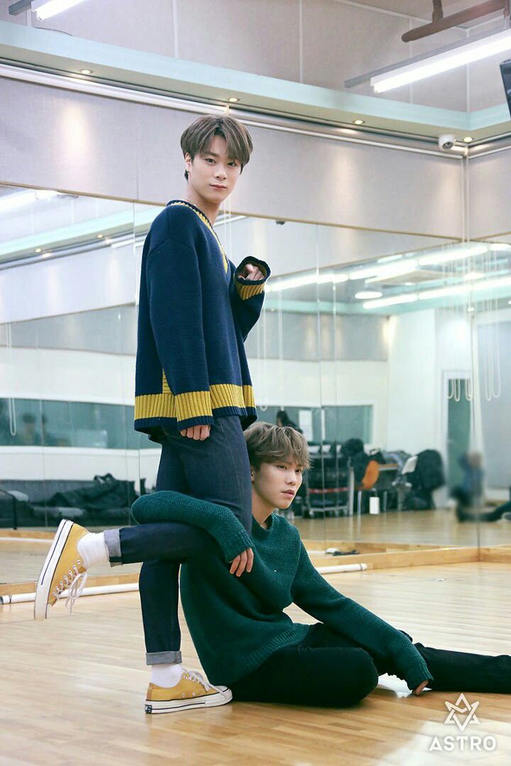 Latest photo of Moonbin (ASTRO)