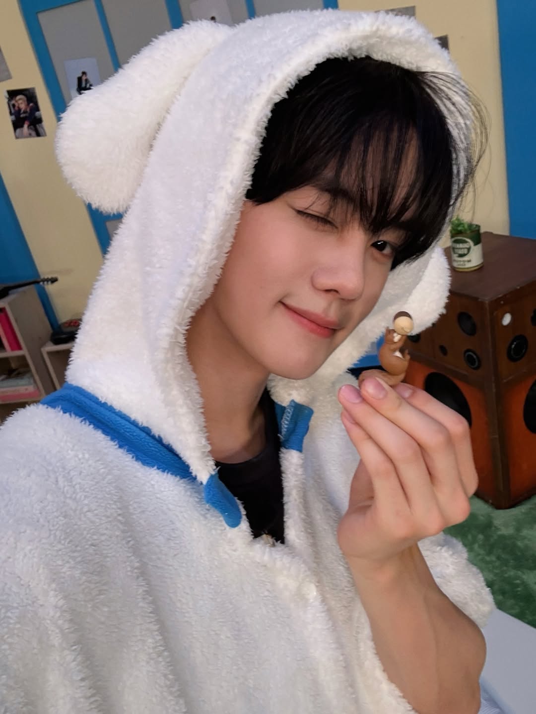 Behind-the-scenes cut of Kim Gyuvin (ZEROBASEONE)