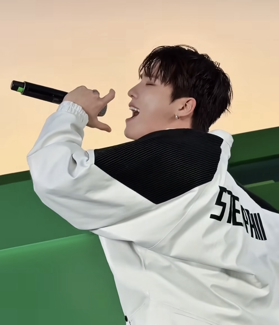 A moment captured by Dino (SEVENTEEN)'s fan
