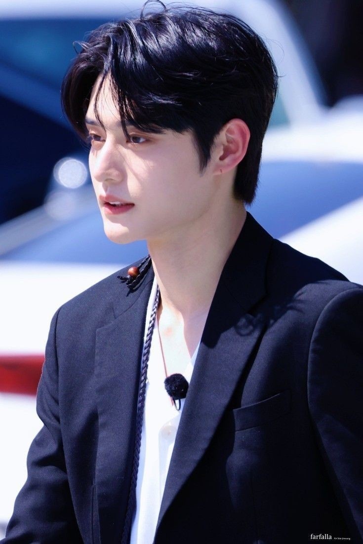 Latest photo of Kim Jiwoong (ZEROBASEONE)