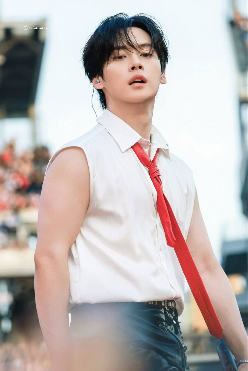 Latest photo of Lee Know (Stray Kids)
