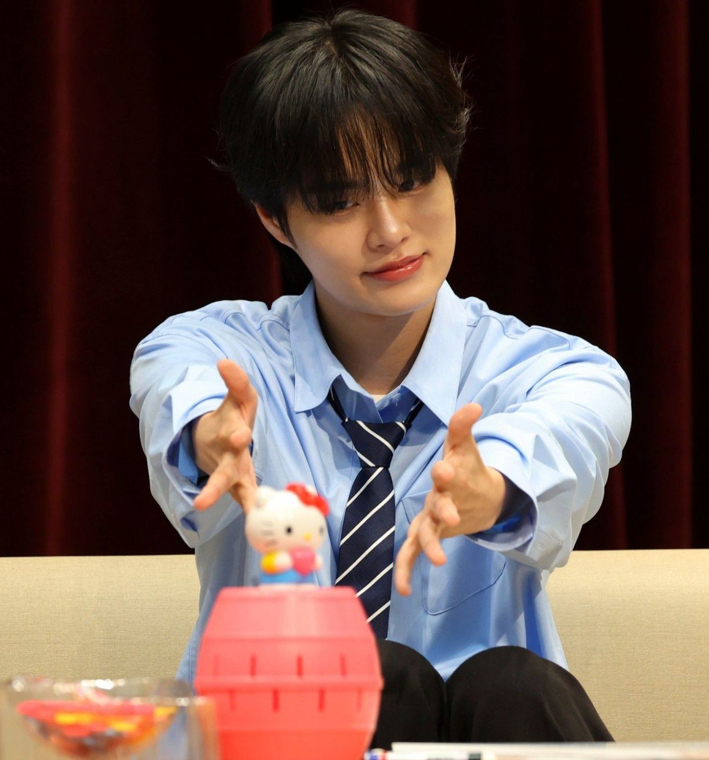A moment captured by Lee Daehwi (AB6IX)'s fan