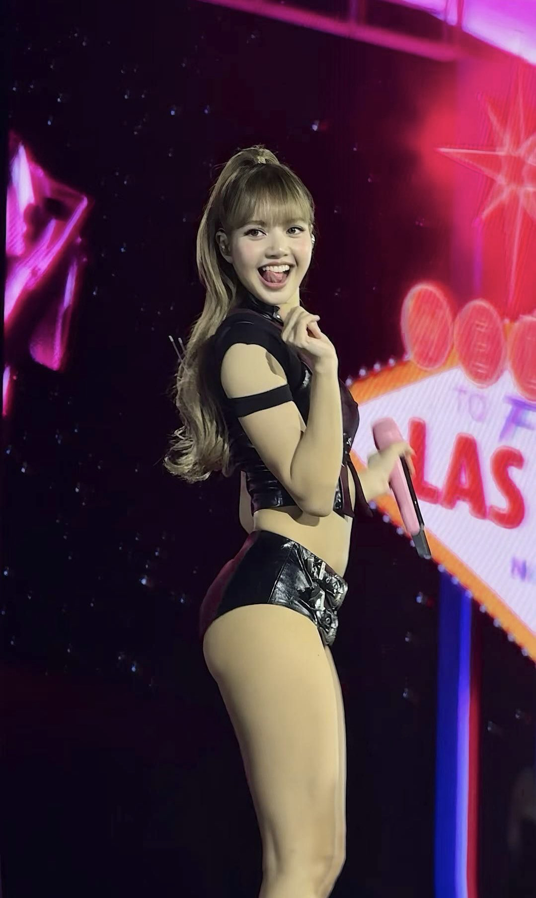 Fandom-recommended wallpaper image of Lisa (BLACKPINK)