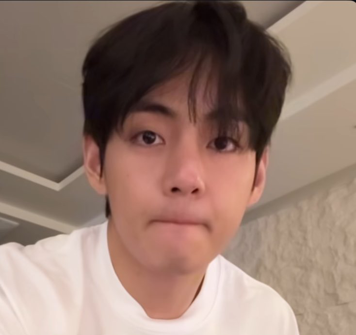 뷔 (방탄소년단)의 최신 사진