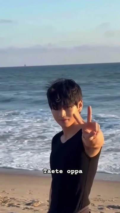 Fandom-recommended wallpaper image of V (BTS)