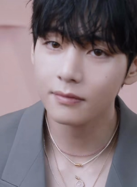 뷔 (방탄소년단)의 비하인드 컷