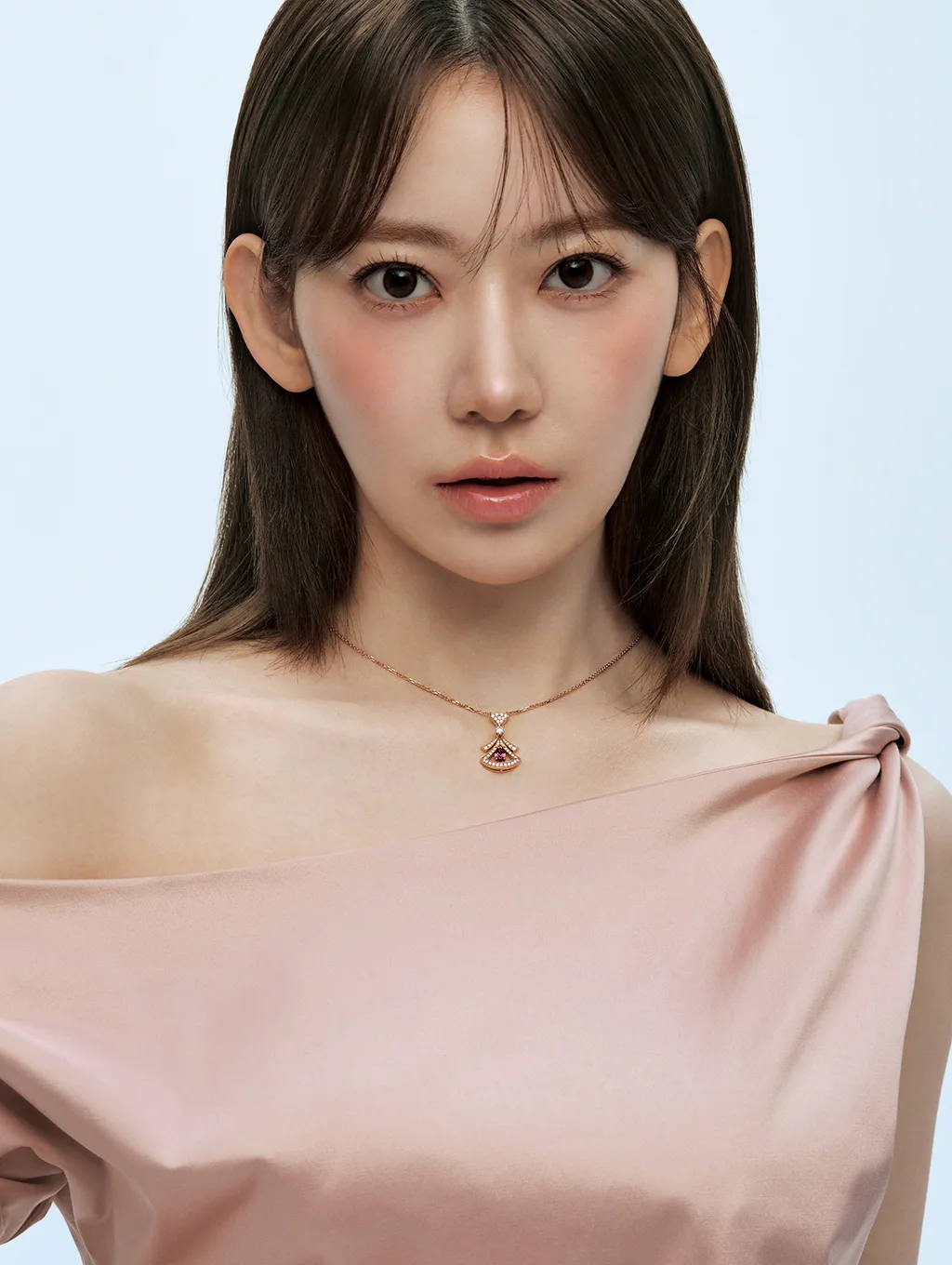 Behind-the-scenes cut of Sakura (LE SSERAFIM)