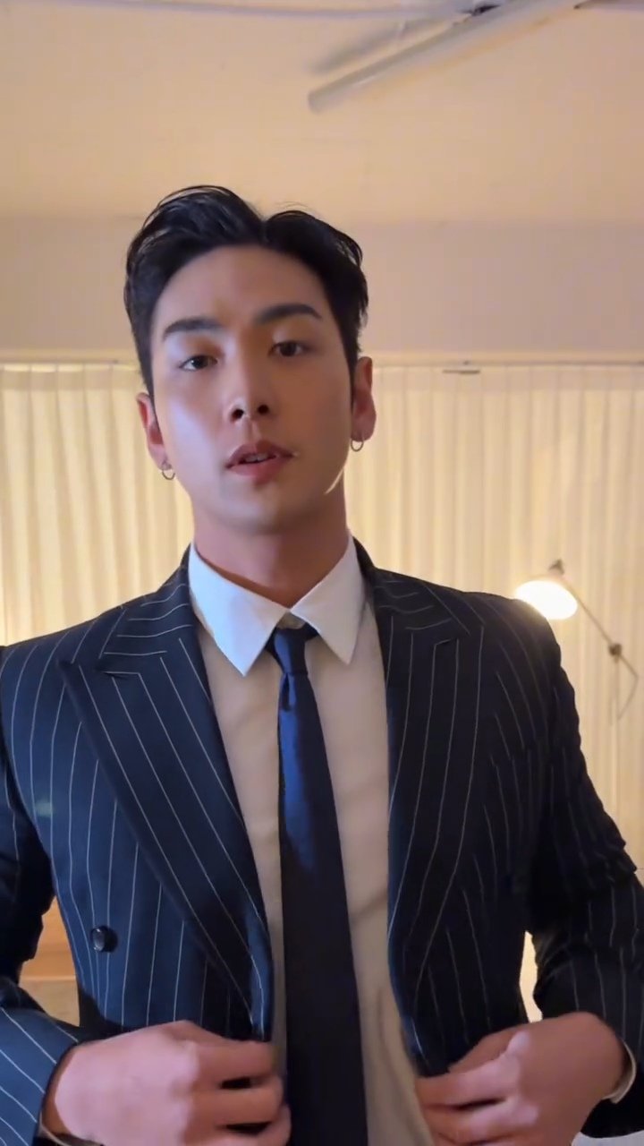 Behind-the-scenes cut of Baekho