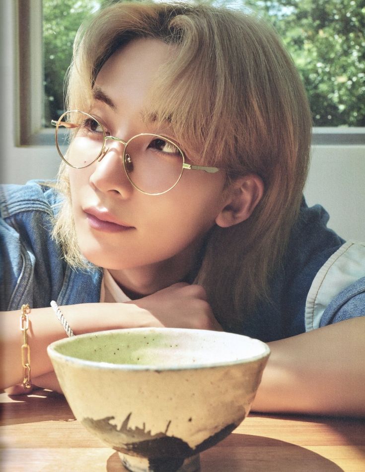 Foto aktivitas terbaru Jeonghan (SEVENTEEN)