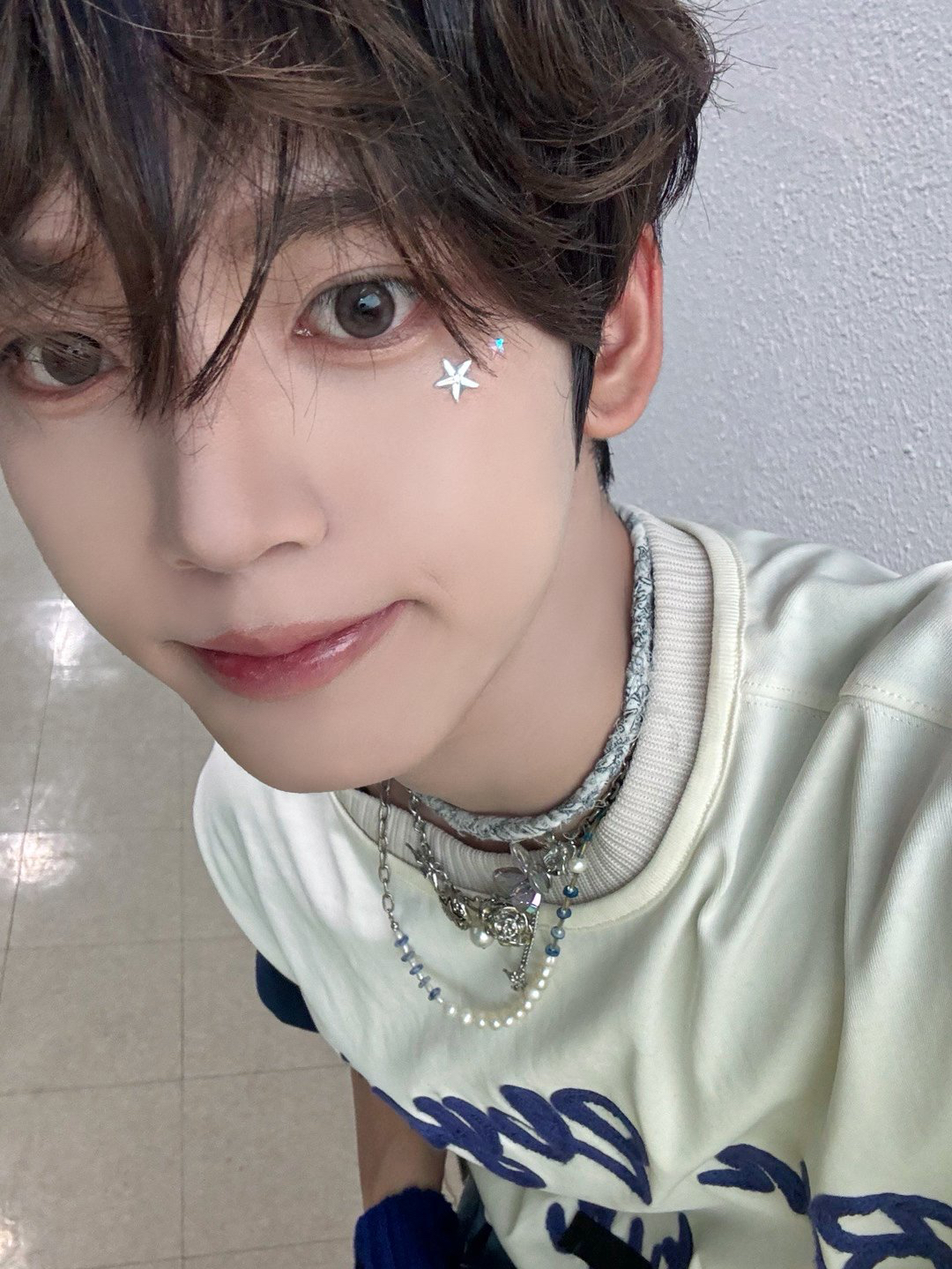 Recent activity shot of Han Yujin (ZEROBASEONE)