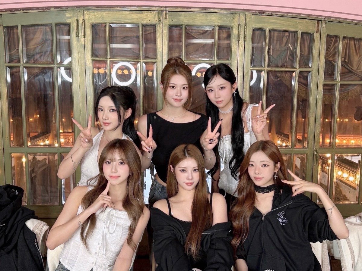 A moment captured by PURPLE K!SS's fan