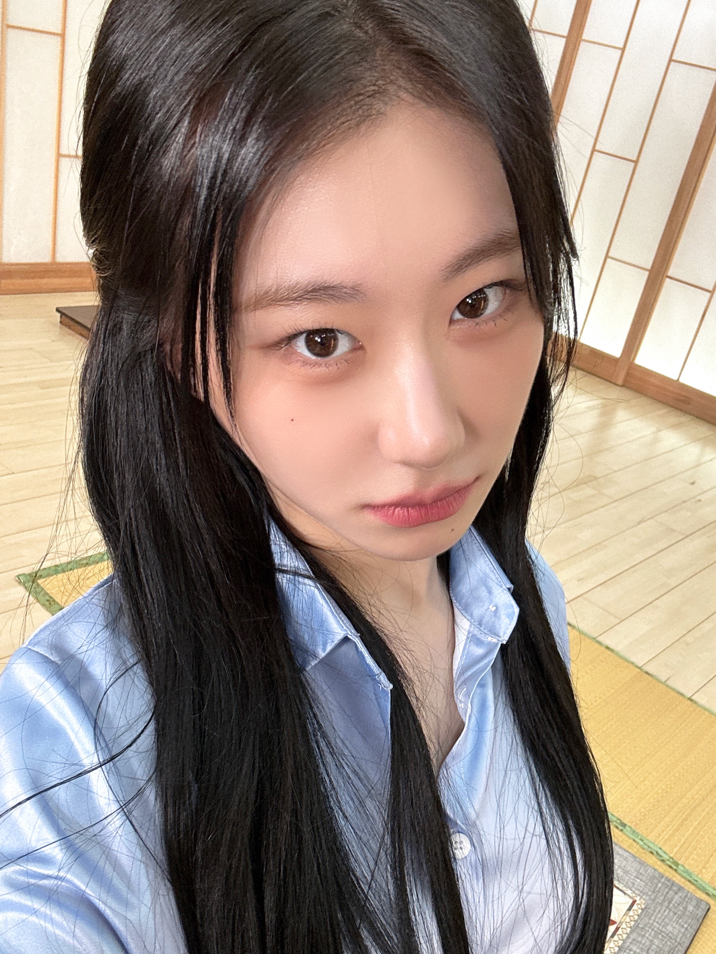 Behind-the-scenes cut of Chaeryeong (ITZY)
