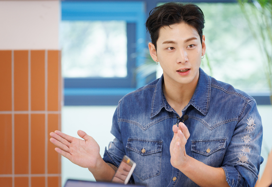 A moment captured by Baekho's fan
