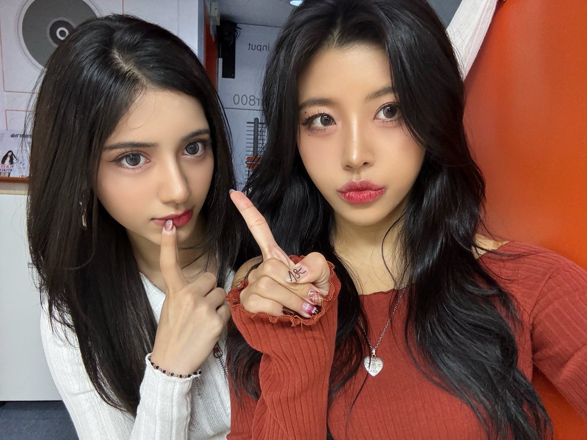 A moment captured by X:IN's fan