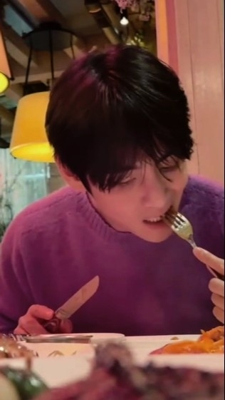 The most beloved wallpaper among V (BTS)'s fans