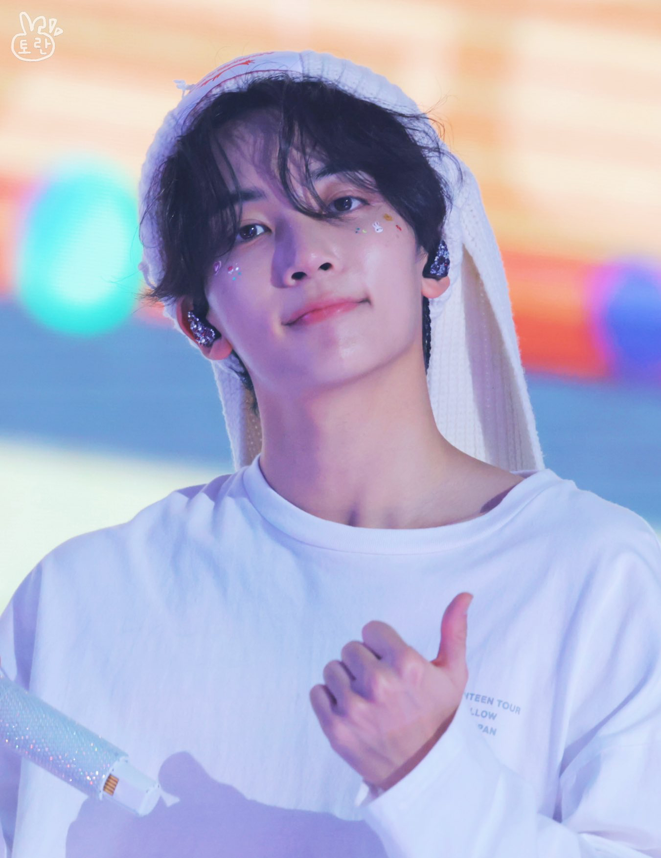 A moment captured by Jeonghan (SEVENTEEN)'s fan