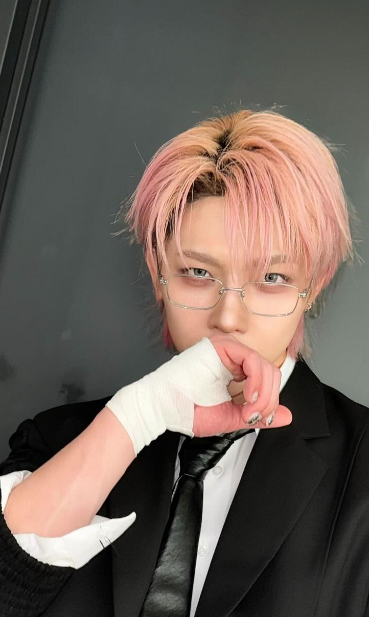 A heartfelt wallpaper shared by Nicholas (&TEAM)'s fans