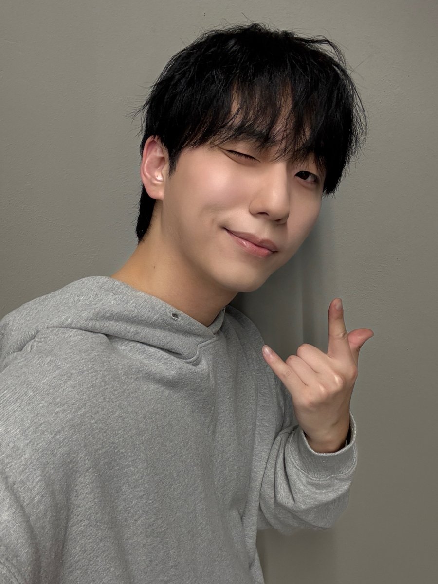 Behind-the-scenes cut of Xdinary Heroes