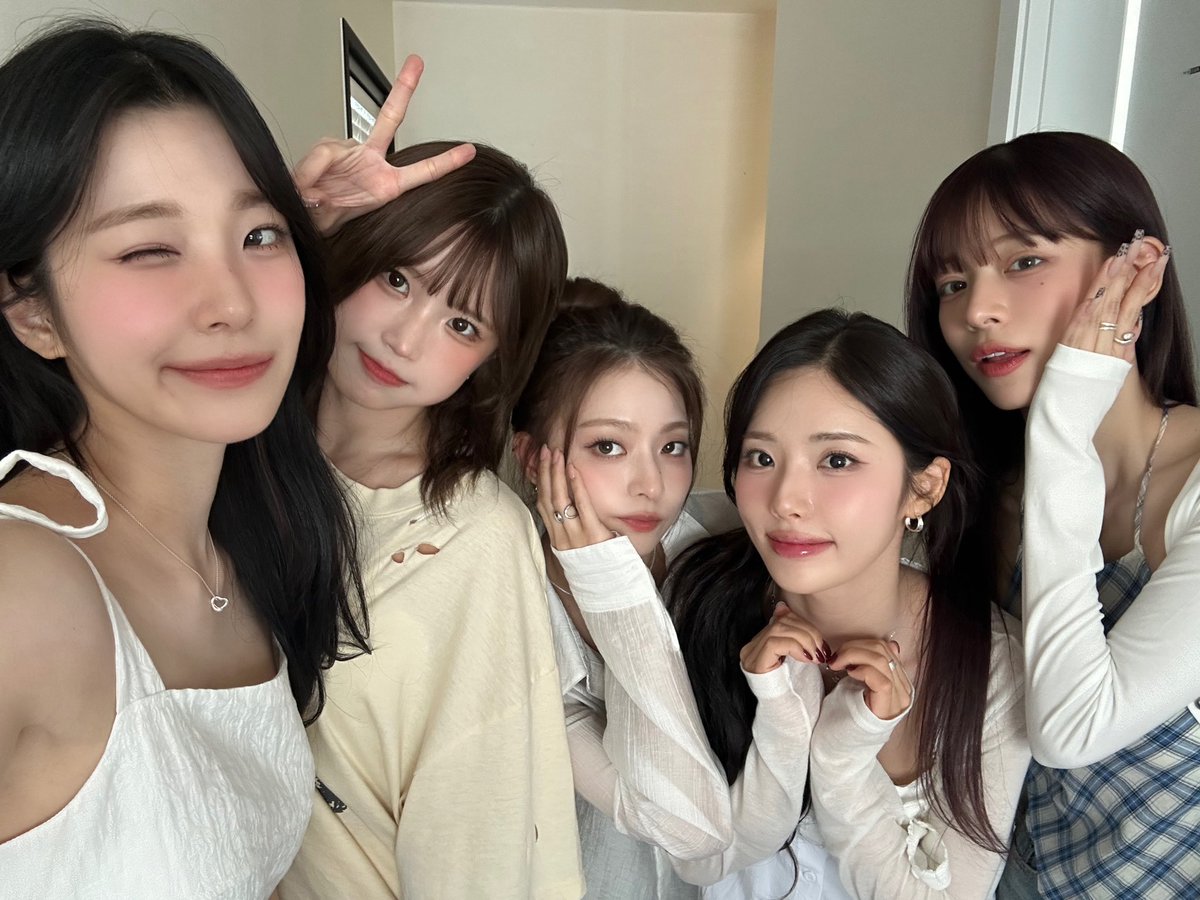 A moment captured by fromis (9)'s fan