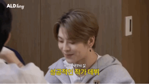 A moment captured by He Xinlong (ALPHA DRIVE ONE)'s fan