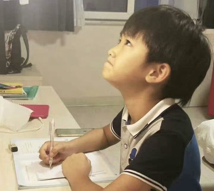 A moment captured by Zhou Anxin (ALPHA DRIVE ONE)'s fan