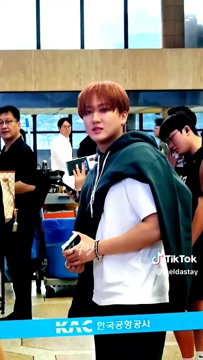 Today's most popular wallpaper in the Changbin (Stray Kids) community