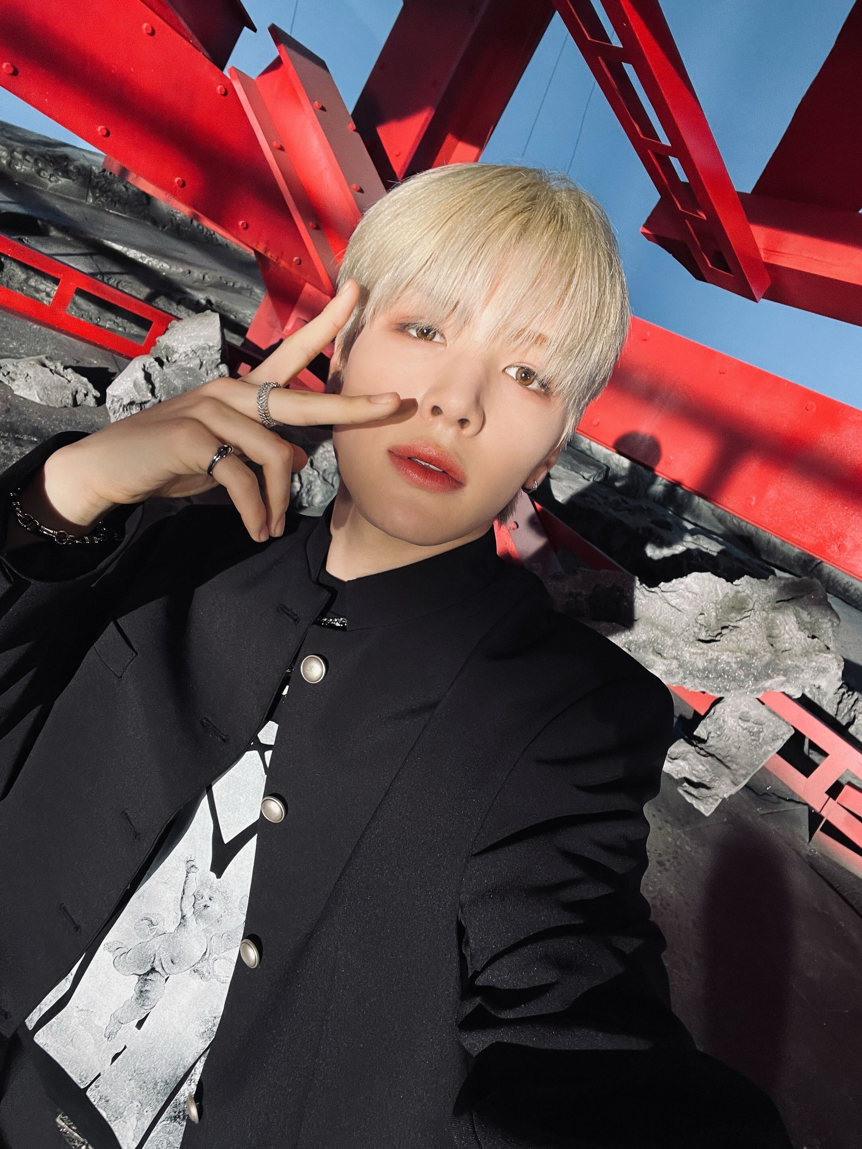 Behind-the-scenes cut of Maki (&TEAM)