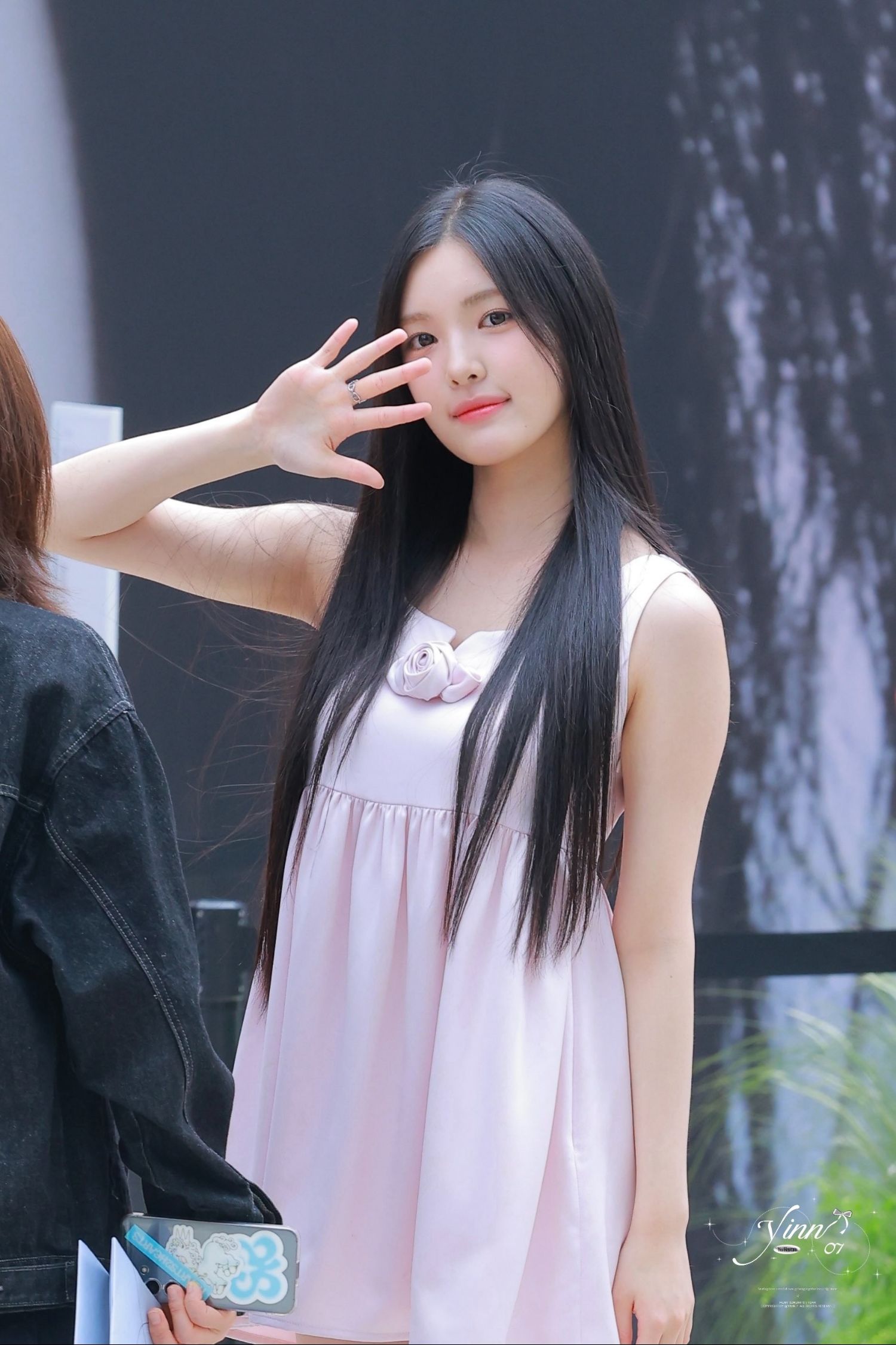 Behind-the-scenes cut of Yuha (Hearts2Hearts)