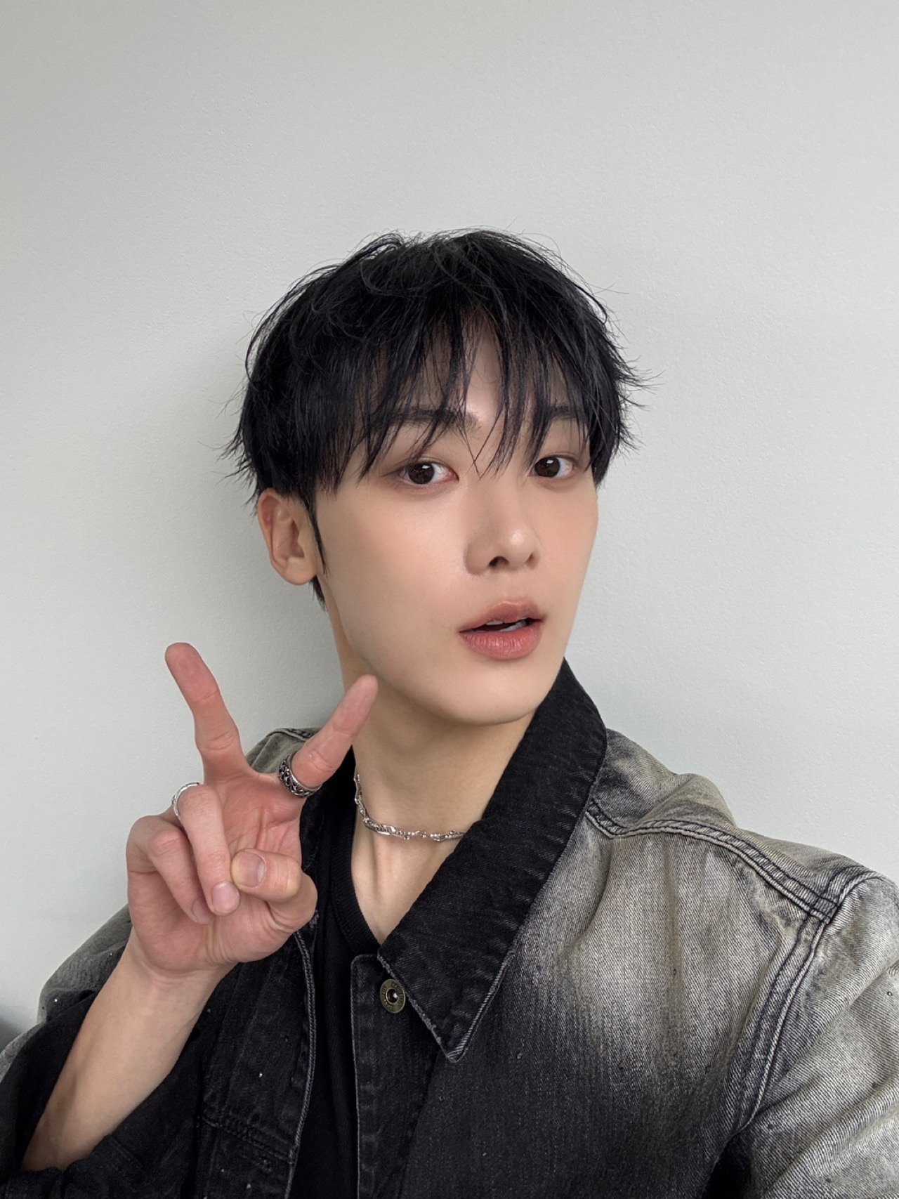 Behind-the-scenes cut of Sanha (ASTRO)