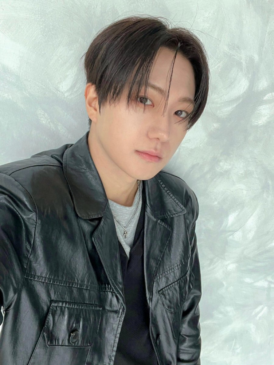 Behind-the-scenes cut of JUST B