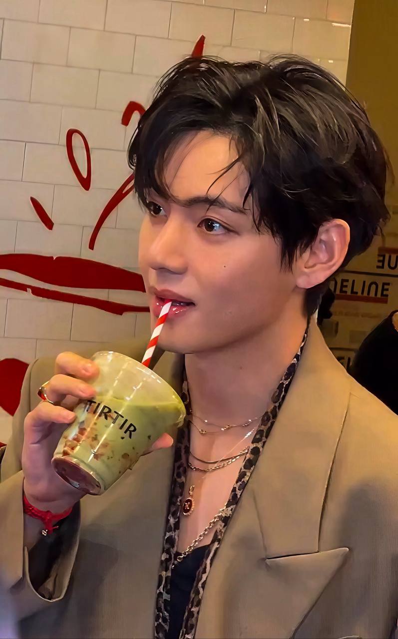 Momen yang diabadikan oleh penggemar V (BTS)