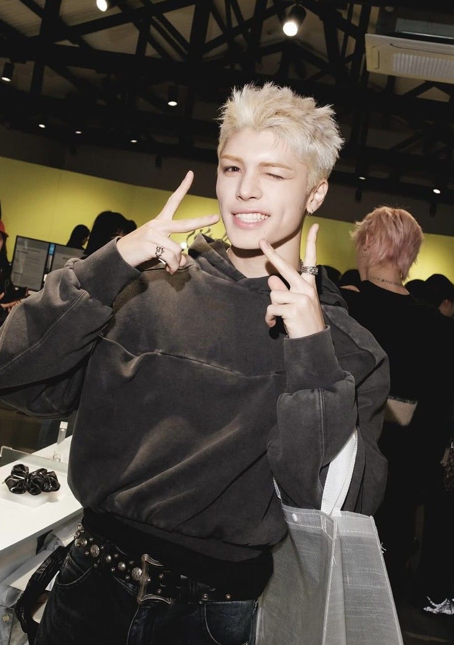 Recent activity shot of Maki (&TEAM)