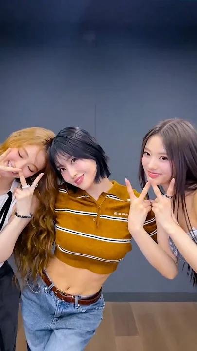 Behind-the-scenes cut of Momo (TWICE)