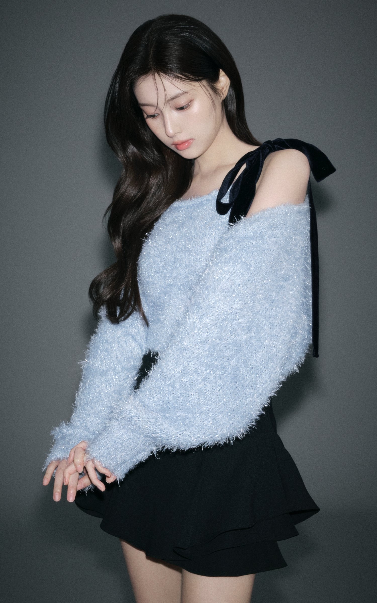 Behind-the-scenes cut of Kang Hyewon